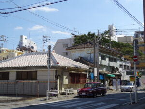 銀行強盗は銀行にいた